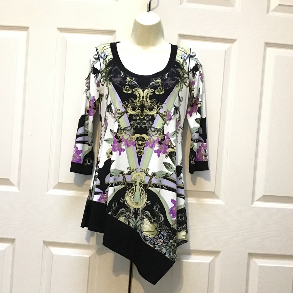 Eva Varro Size Small 3/4 Sleeve asymmetrical Top